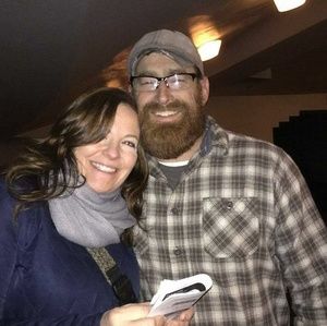 Meet your Posher, Lora